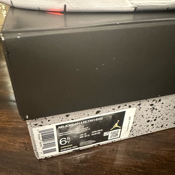 Air Jordan 4 Retro - Picture 3 of 9